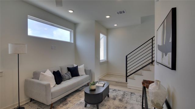 7208 Providence Ave 2, Austin, TX 78752