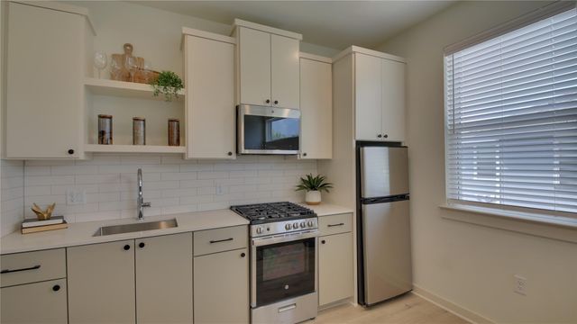 7208 Providence Ave 2, Austin, TX 78752