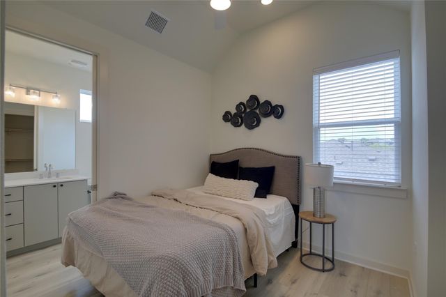 7208 Providence Ave 2, Austin, TX 78752