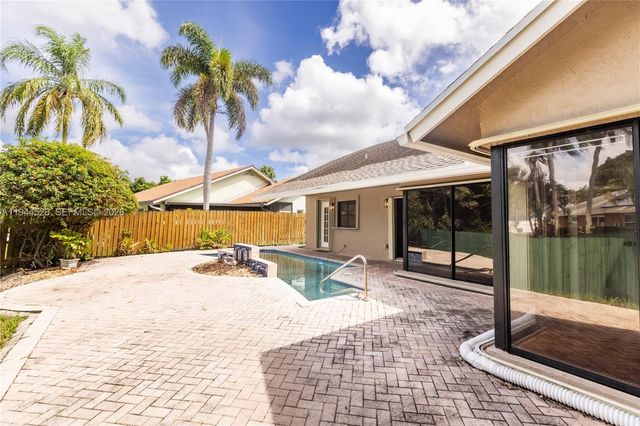 8775 SW 57th St, Cooper City, FL 33328