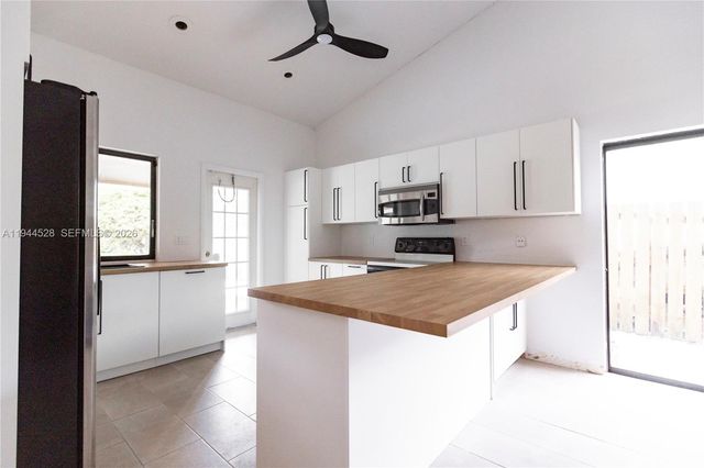 8775 SW 57th St, Cooper City, FL 33328