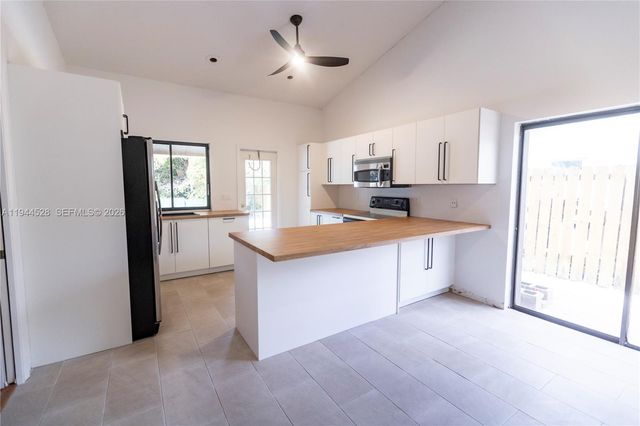 8775 SW 57th St, Cooper City, FL 33328