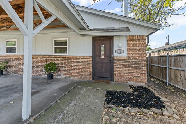 5117 Curzon Avenue, Fort Worth, TX 76107