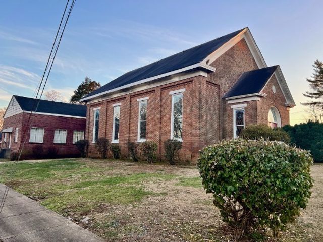 501 W Broad St, Decherd, TN 37324