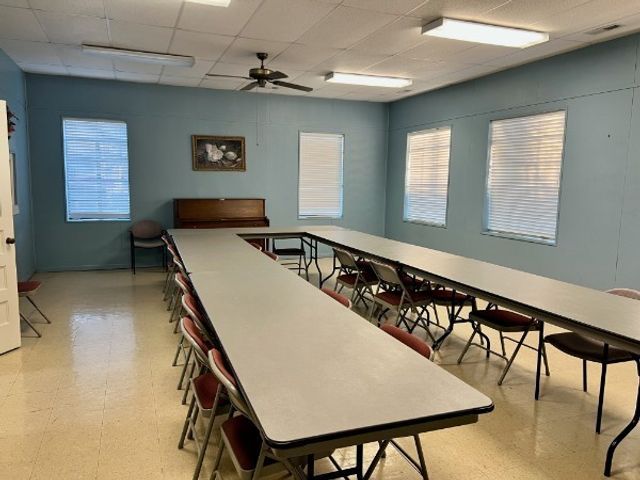 501 W Broad St, Decherd, TN 37324