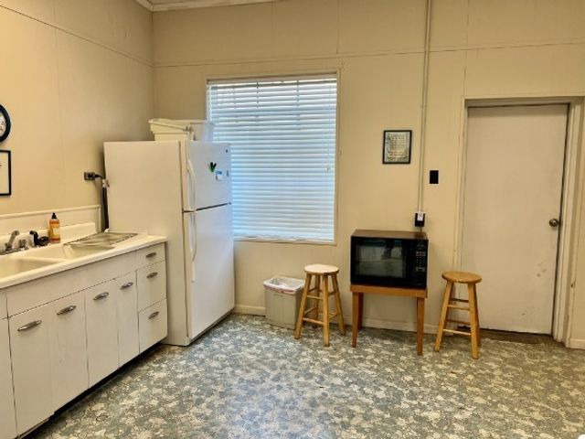 501 W Broad St, Decherd, TN 37324