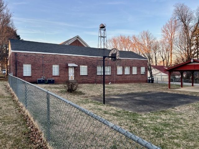 501 W Broad St, Decherd, TN 37324