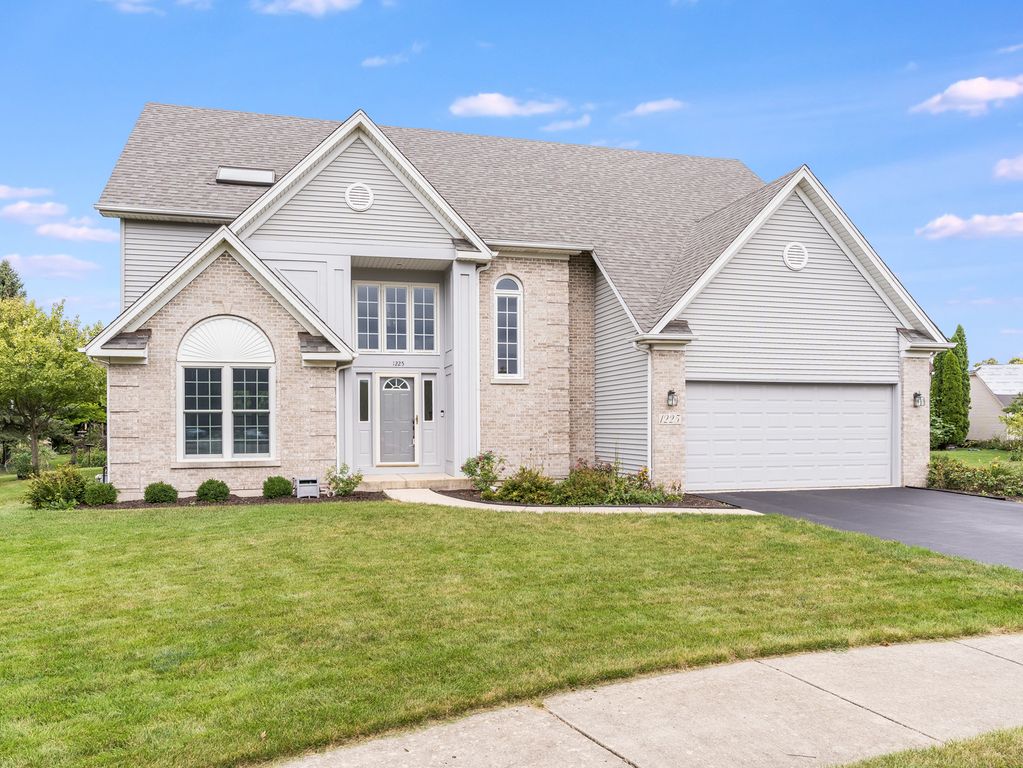1225 Willowcrest Court, Aurora, IL 60504 — exterior