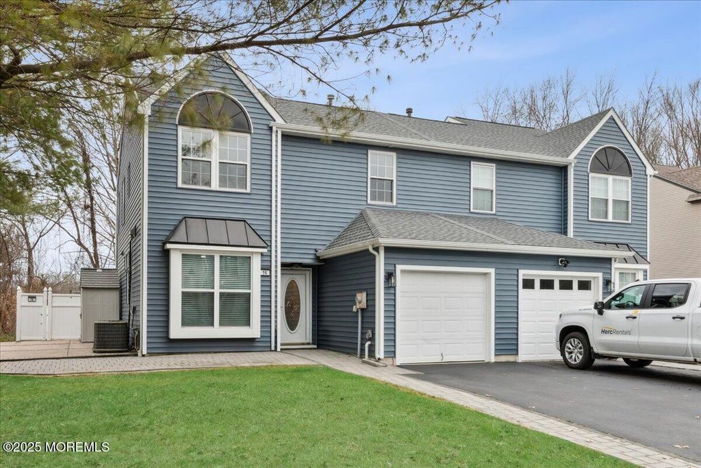 16 Longbrooke Lane 16, Freehold, NJ 07728