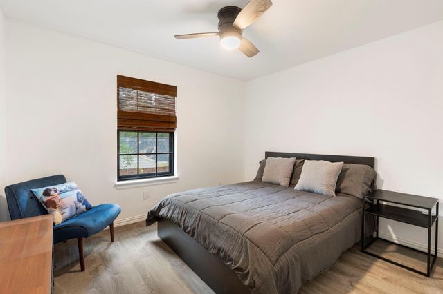 38 Cricket Hollow Place, The Woodlands, TX 77381