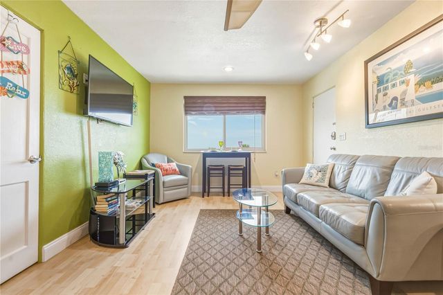 6700 SUNSET WAY 206, St Pete Beach, FL 33706