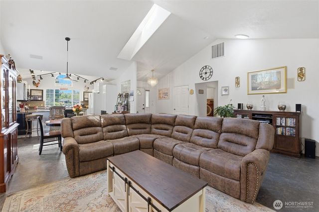 3206 Olympia Way, Longview, WA 98632