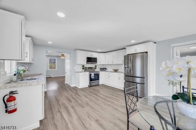 36 Lower Skillman Street, Hampton Boro, NJ 08827