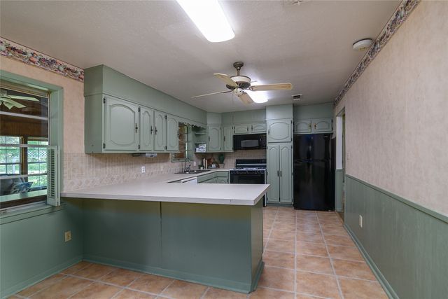 802 Caddo Lease, Mooringsport, LA 71060