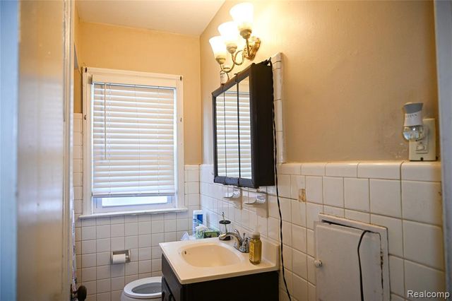 19330 Tracey Street, Detroit, MI 48235