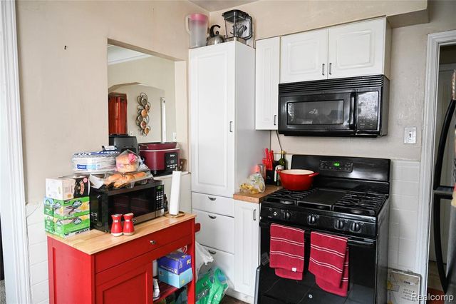 19330 Tracey Street, Detroit, MI 48235