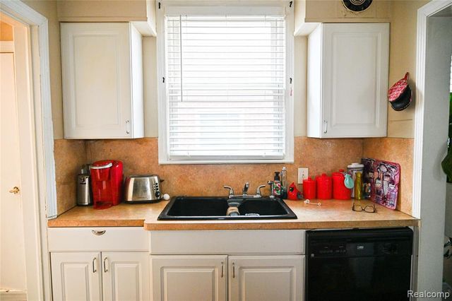 19330 Tracey Street, Detroit, MI 48235