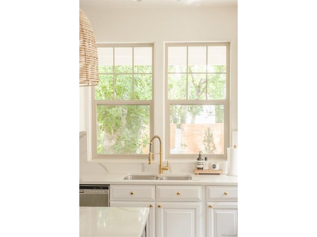 3050 S Bellaire St, Denver, CO 80222