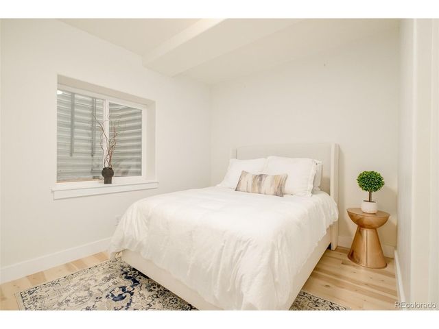 3050 S Bellaire St, Denver, CO 80222