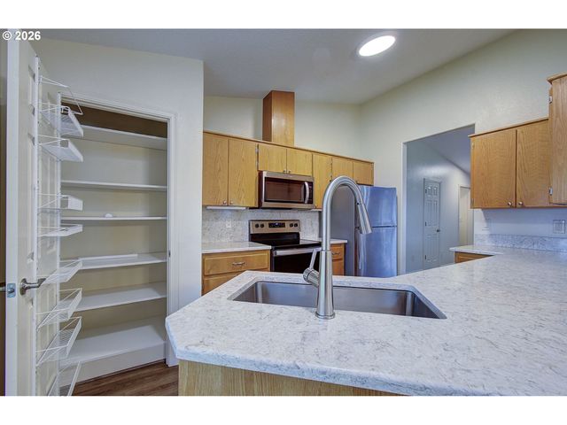 8327 Ne 54TH St, Vancouver, WA 98662