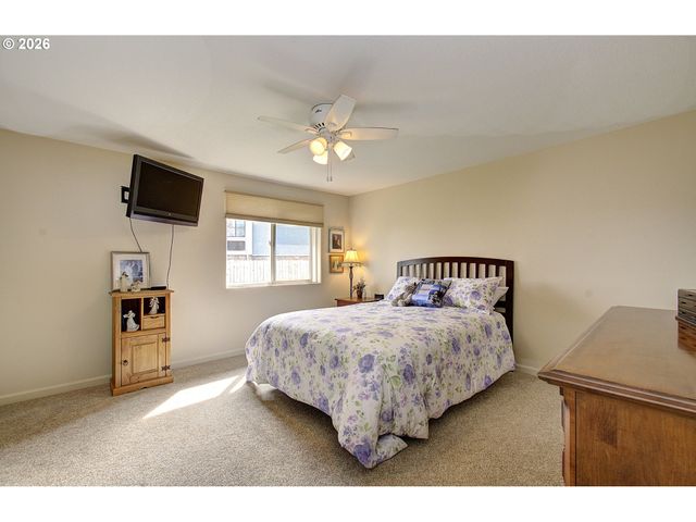 8327 Ne 54TH St, Vancouver, WA 98662