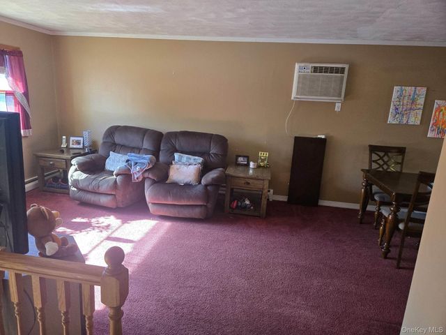 829 Stanley Street, West Islip, NY 11795