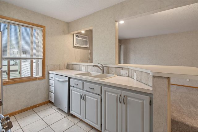 10720 Rockford Road 205, Plymouth, MN 55442