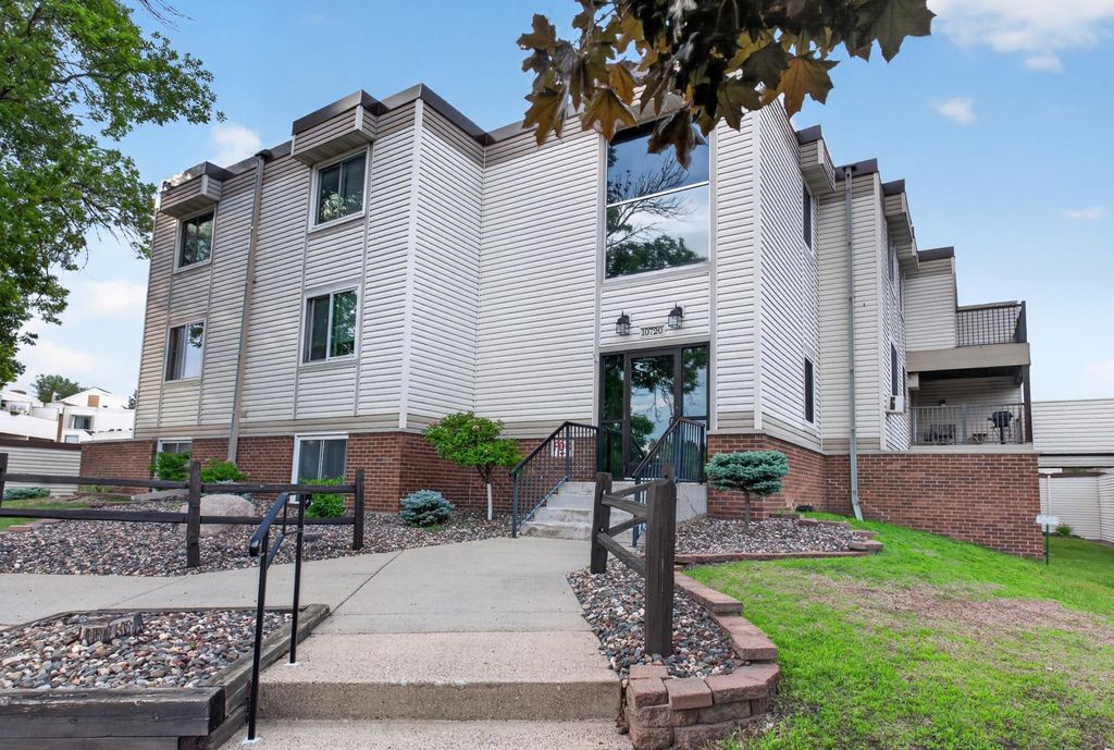 10720 Rockford Road 205, Plymouth, MN 55442 — photo 2