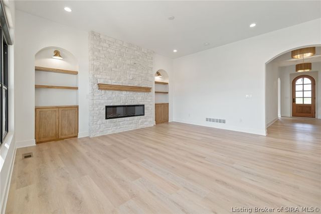 728 Lillian Way, Jeffersonville, IN 47130