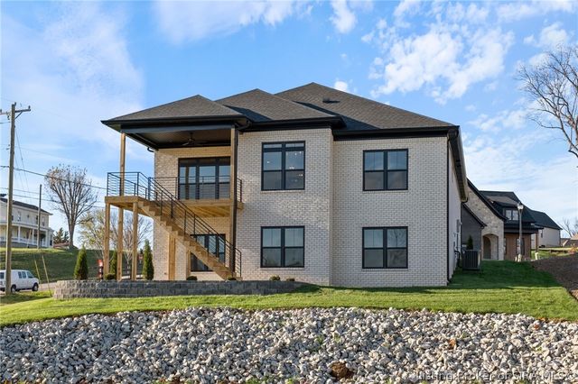 728 Lillian Way, Jeffersonville, IN 47130