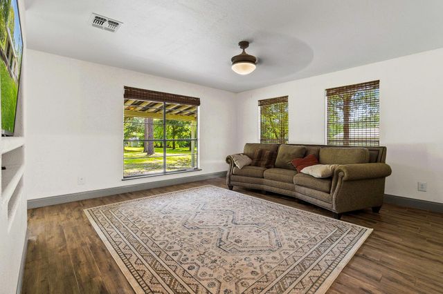 5146 Richardson Rd E, Livingston, TX 77351