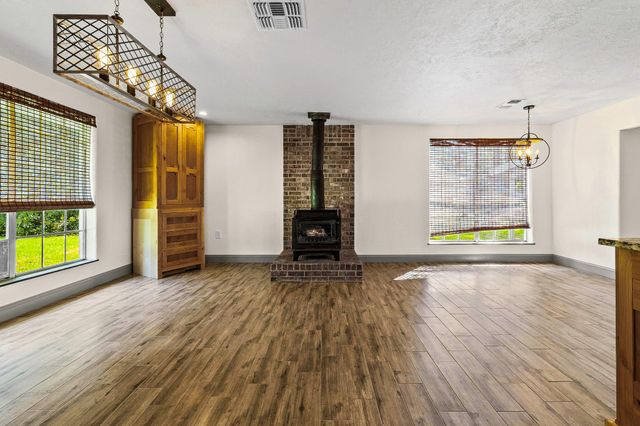 5146 Richardson Rd E, Livingston, TX 77351