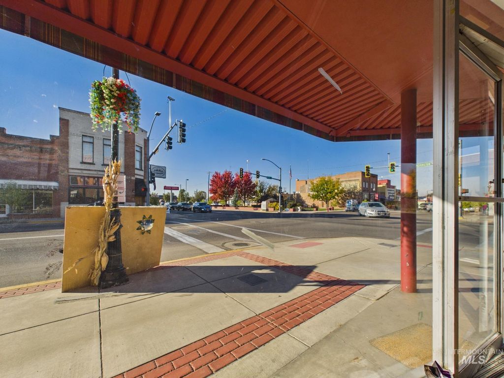 102 E Main Street, Emmett, ID 83617 photo 4
