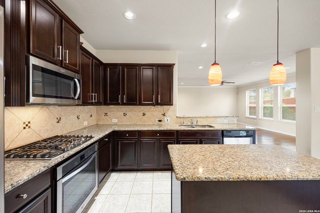 24727 Rising Hl, San Antonio, TX 78260