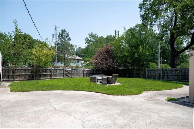 600 E Linwood Terrace, Independence, MO 64055