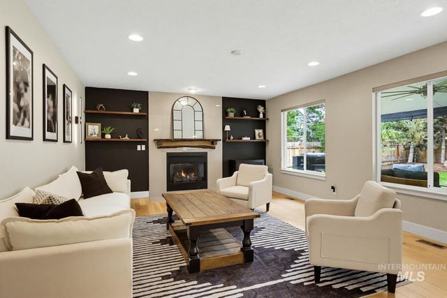 369 S Winthrop Way, Boise, ID 83709