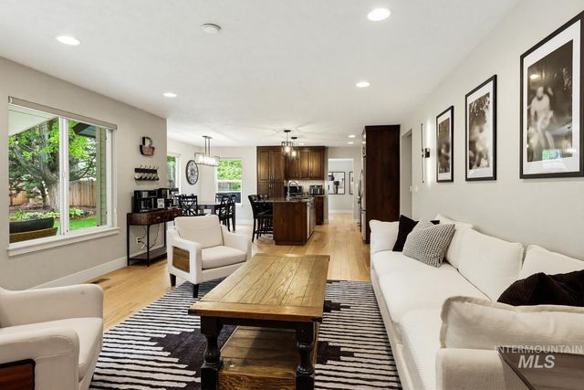 369 S Winthrop Way, Boise, ID 83709