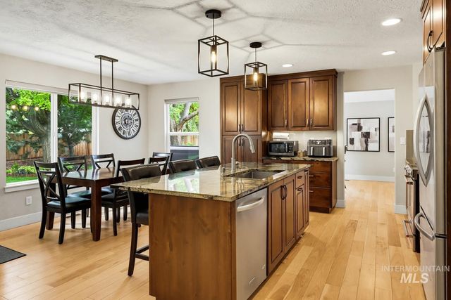 369 S Winthrop Way, Boise, ID 83709