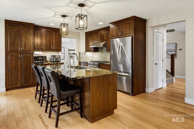 369 S Winthrop Way, Boise, ID 83709