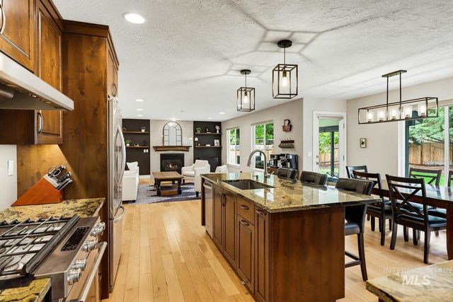 369 S Winthrop Way, Boise, ID 83709