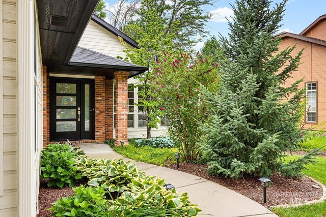 369 S Winthrop Way, Boise, ID 83709