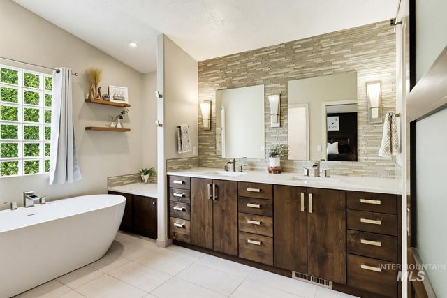 369 S Winthrop Way, Boise, ID 83709