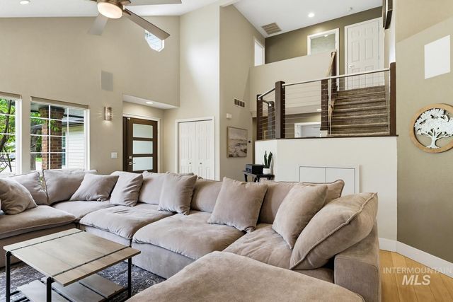 369 S Winthrop Way, Boise, ID 83709