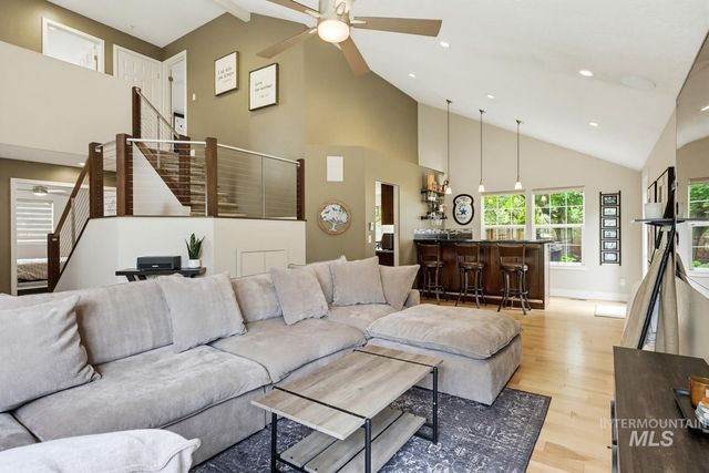 369 S Winthrop Way, Boise, ID 83709