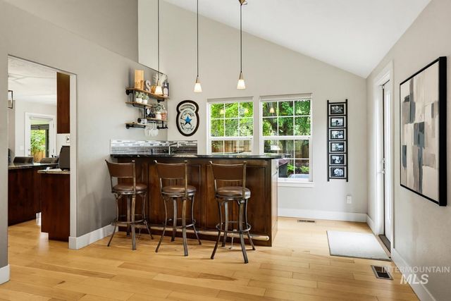 369 S Winthrop Way, Boise, ID 83709