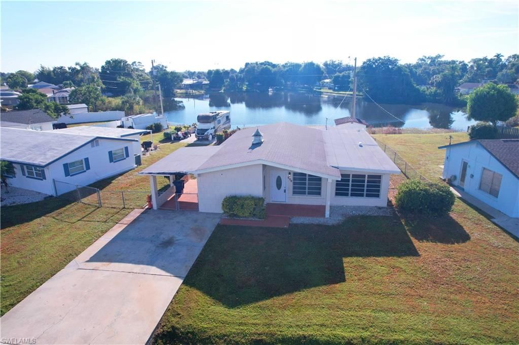 275 LAKEVIEW DR, NORTH FORT MYERS, FL 33917 — photo 2
