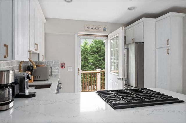 22 Stockholm Street 4, Newport, RI 02840