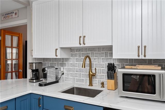 22 Stockholm Street 4, Newport, RI 02840