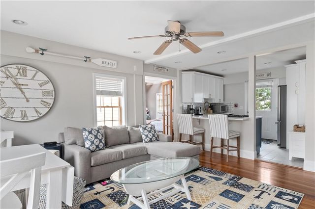 22 Stockholm Street 4, Newport, RI 02840