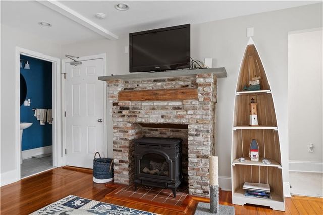 22 Stockholm Street 4, Newport, RI 02840